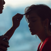 忏悔惊喜独自一人是女儿的朋友